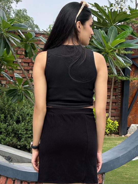 BAESD - Keyhole Neck Crop Top - product media