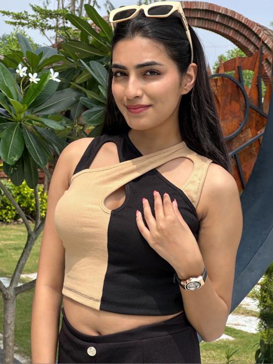 BAESD - Keyhole Neck Crop Top - product media